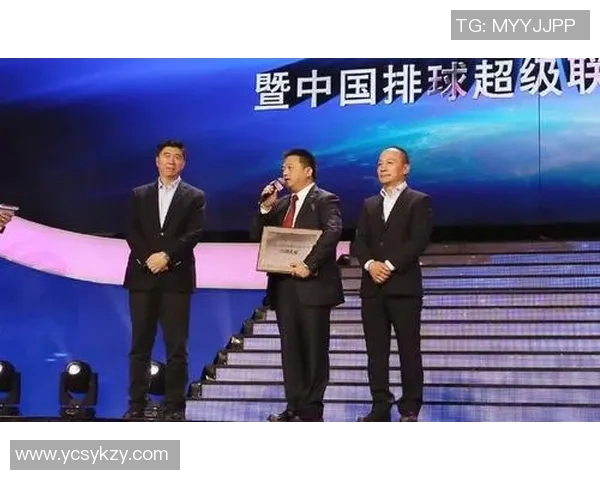 重庆排球队比赛经验引发热议球迷对战术选择和心理素质展开激烈讨论